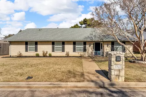 1707 Torch Dr, Arlington, TX 76015