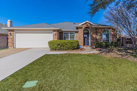 211 Crestview Dr, Arlington, TX 76018
