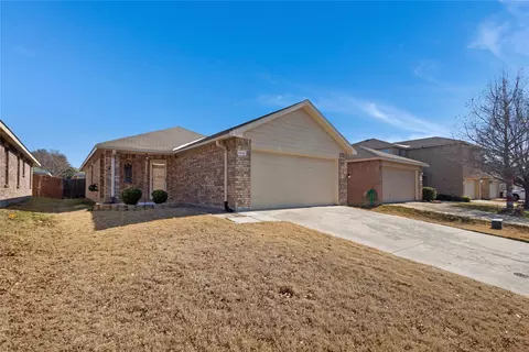8828 Valley River Dr, Fort Worth, TX 76244