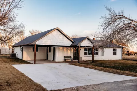 103 Main St, Windom, TX 75492