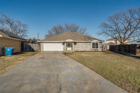 521 Crane Cir, Desoto, TX 75115