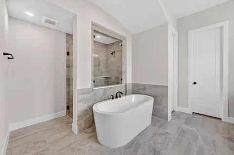 Bath - 901 Fallkirk Dr, Prosper, TX 75078 photo 1 of 2