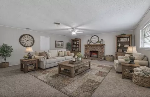 1201 N Holland St, De Leon, TX 76444