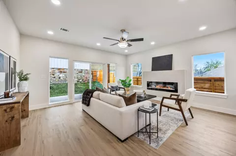 Living - 1503 Doyle Ave, Dallas, TX 75203 photo 1 of 2