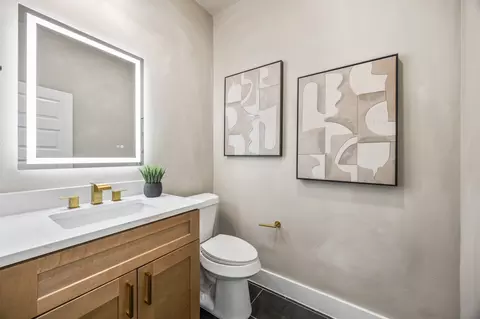 Bath - 1503 Doyle Ave, Dallas, TX 75203 photo 1 of 7