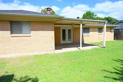 1352 Simpson Dr, Hurst, TX 76053