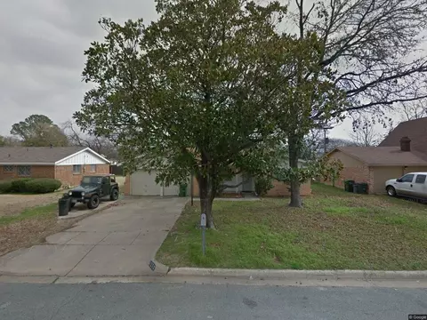 1352 Simpson Dr, Hurst, TX 76053
