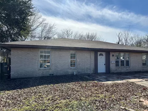 103 E Cayuga Dr, Athens, TX 75751