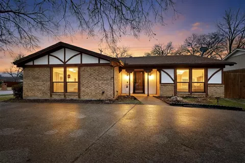 1724 Post Oak Dr, Bedford, TX 76021