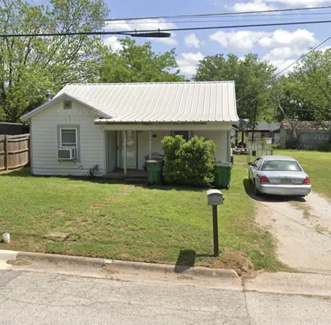 1203 Jefferson St, Bowie, TX 76230