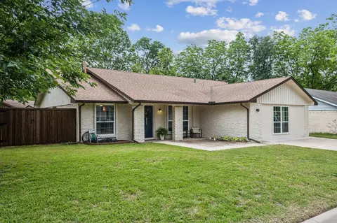 434 Jamestown Dr, Garland, TX 75043