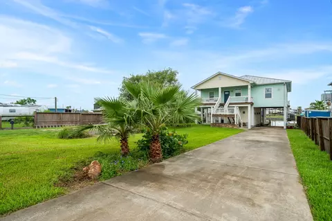 515 Copano Cove Rd, Rockport, TX 78382