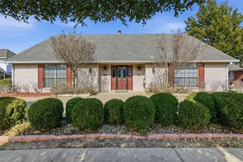 1905 Wimbledon Dr, Arlington, TX 76017