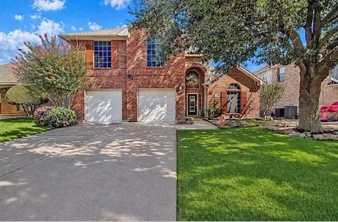 328 Tioga St, Burleson, TX 76028
