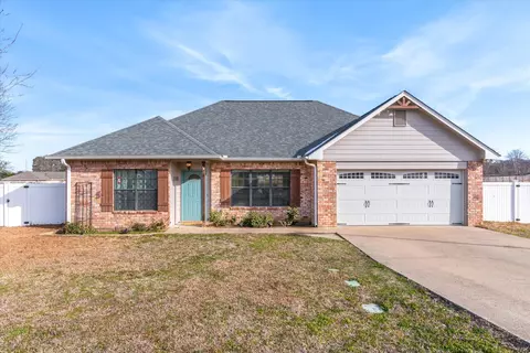 6030 Suncrest Dr, Athens, TX 75752