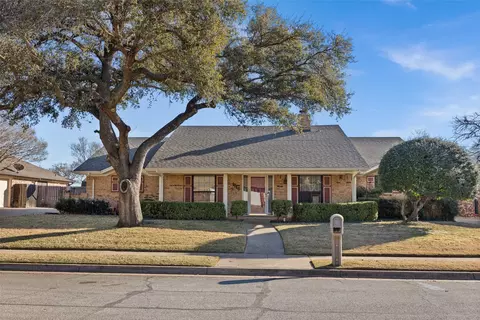 1116 Clear View Dr, Bedford, TX 76021
