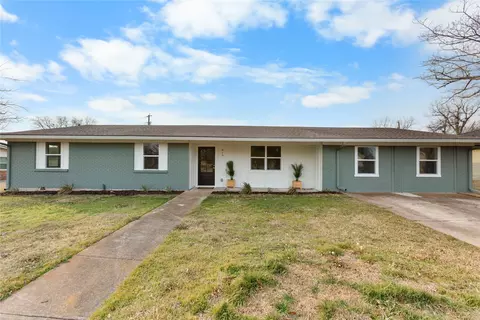 810 W Denison Dr, Robinson, TX 76706