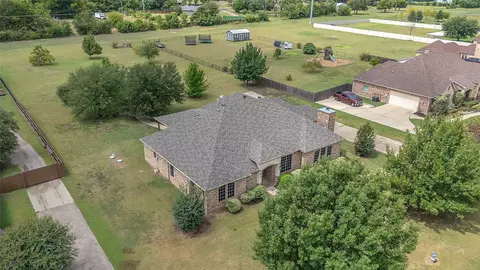1921 Willow Bend Dr, Oak Leaf, TX 75154