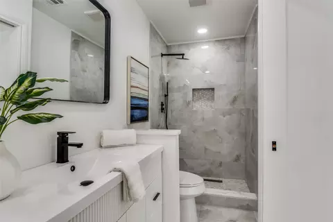 Bath - 3022 Leanne St, Rowlett, TX 75088 photo 2 of 3