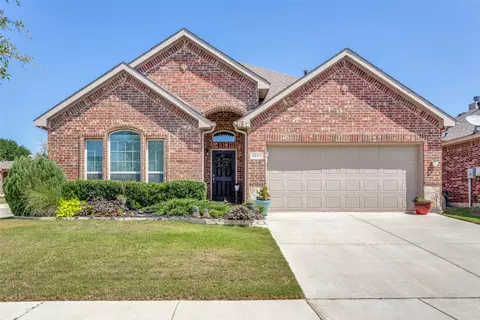 5801 Loveland Dr, Denton, TX 76208
