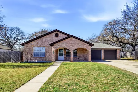 3205 Caddo Trl, Lake Worth, TX 76135