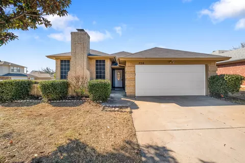 720 Sandy Trl, Fort Worth, TX 76120