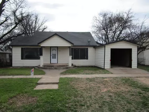 515 W Mclain St, Seymour, TX 76380
