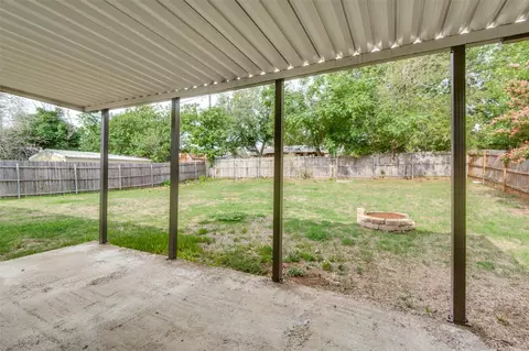 Exterior - 1213 Glenn Dr, Euless, TX 76039 photo 3 of 4