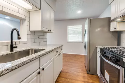 Kitchen - 1213 Glenn Dr, Euless, TX 76039 photo 1 of 4