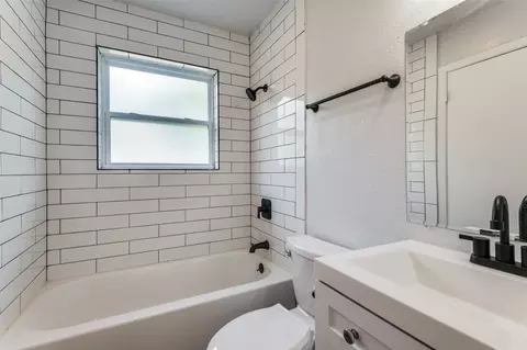 Bath - 1213 Glenn Dr, Euless, TX 76039 photo 2 of 2