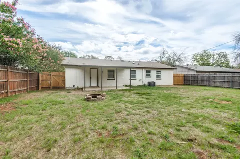 Exterior - 1213 Glenn Dr, Euless, TX 76039 photo 4 of 4