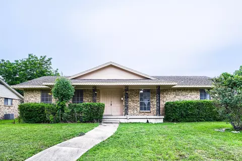 829 Poinsettia Dr, Lancaster, TX 75146