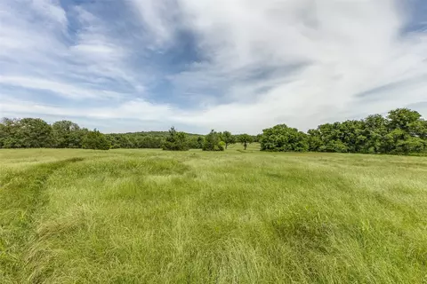 249 Wolfhunter Ln, Valley View, TX 76272