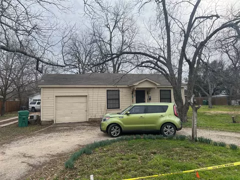 110 Peach St, Denton, TX 76209