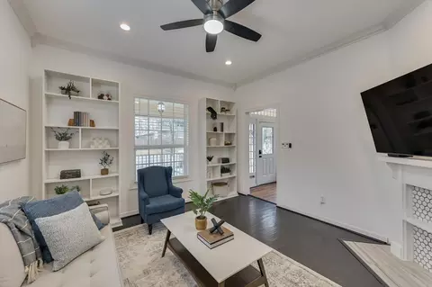 909 Elsbeth St, Dallas, TX 75208