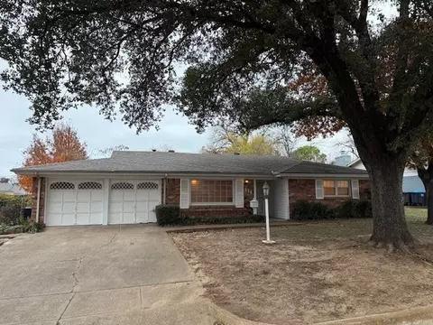 216 Bellvue Dr, Fort Worth, TX 76134