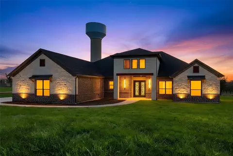 544 High Tower Ln, Granbury, TX 76049