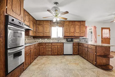 Kitchen - 215 E Huitt Ln, Euless, TX 76040 photo 1 of 5