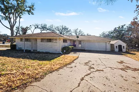 Exterior - 215 E Huitt Ln, Euless, TX 76040 photo 4 of 4