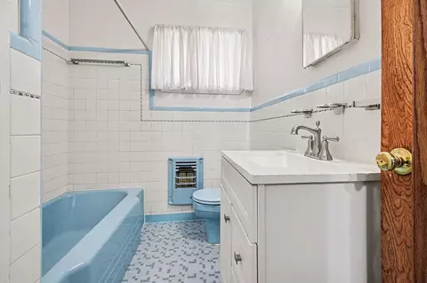 Bath - 215 E Huitt Ln, Euless, TX 76040 photo 3 of 3