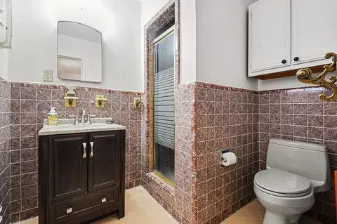 Bath - 215 E Huitt Ln, Euless, TX 76040 photo 1 of 3