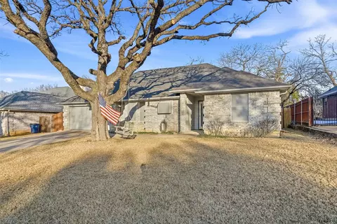 685 Cardinal Ridge Rd, Burleson, TX 76028