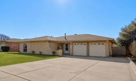 2106 Avalon Ln, Arlington, TX 76014