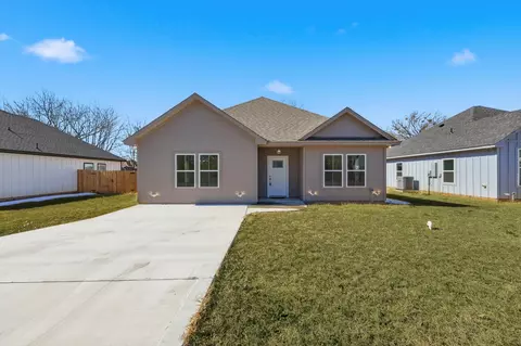 709 3rd St, Bridgeport, TX 76426