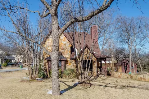 Exterior - 401 Denton St E, Argyle, TX 76226 photo 2 of 8