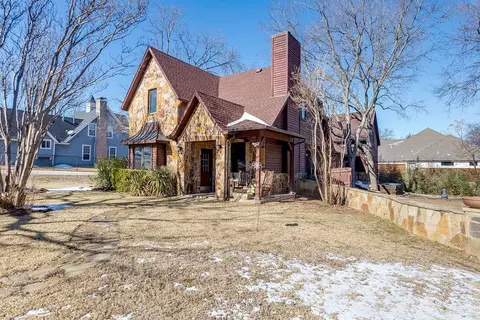 Exterior - 401 Denton St E, Argyle, TX 76226 photo 3 of 8