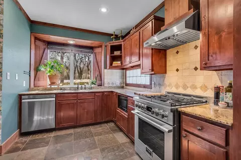 Kitchen - 401 Denton St E, Argyle, TX 76226 photo 4 of 5