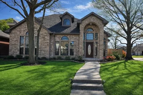 8714 Bayshore Ln, Rowlett, TX 75088