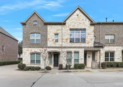 2813 Troutt Dr, Carrollton, TX 75010