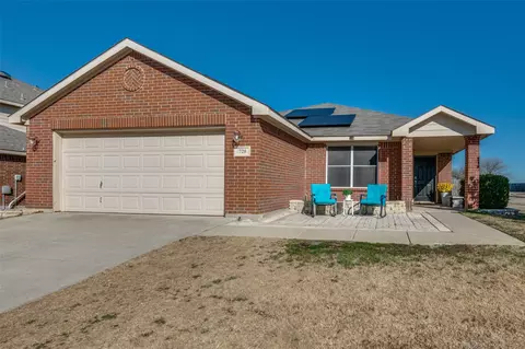 728 Falcon Rd, Saginaw, TX 76131